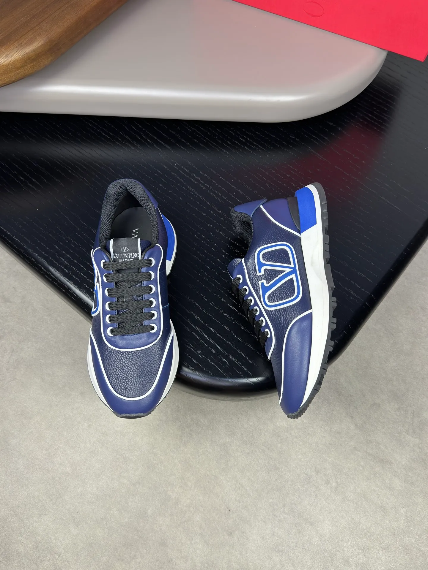 [VALENTINO] Valentino men's shoes 💰500💰 - High-end quality original order - Upper: 🔝 Nappa calf leather, tumbled calf leather, sewn brand plastic totem - Lining: brand mesh canvas, foot pad; water-dyed cow leather - Outsole: multi-color wear-resistant velvet·rubber; combined molded outsole -Super high quality control·Fine workmanship: highlighted (high-end·luxury·grade) -Size :38-44 (45 can be customized)·3300